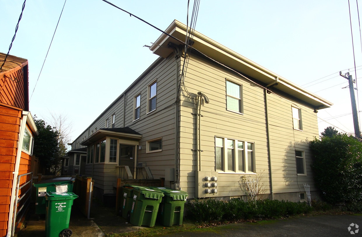 Building Photo - 600 W Howe St
