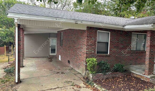 Building Photo - 3752 Bishop Ave