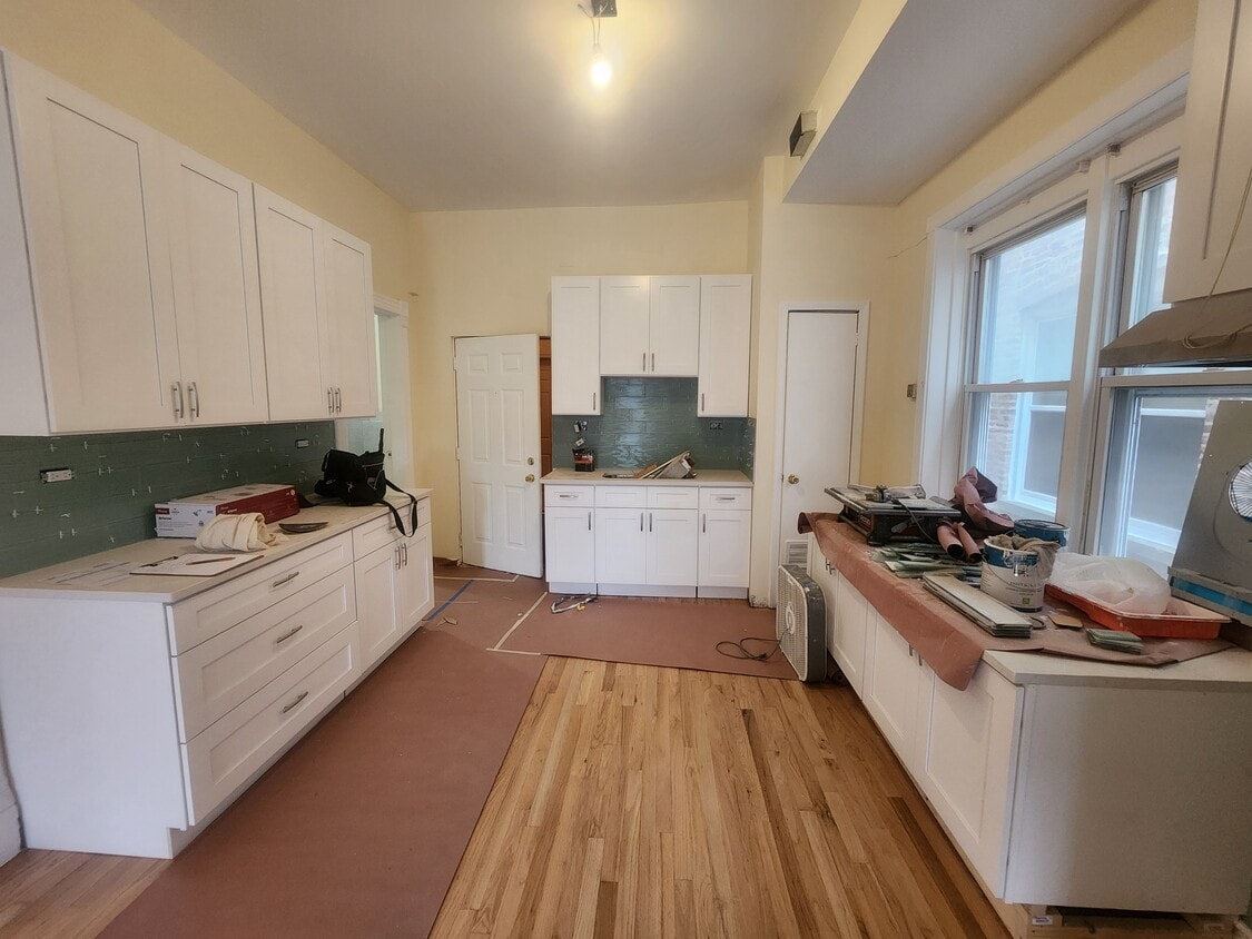 Primary Photo - 1420 N Western Ave