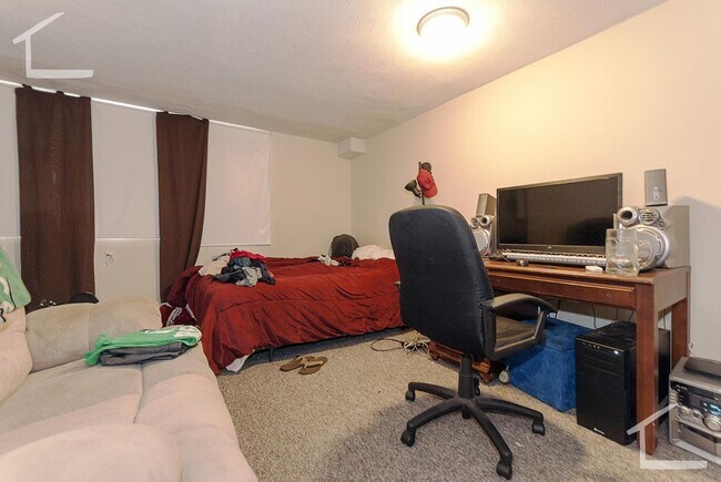 Building Photo - Allston Town-House 1