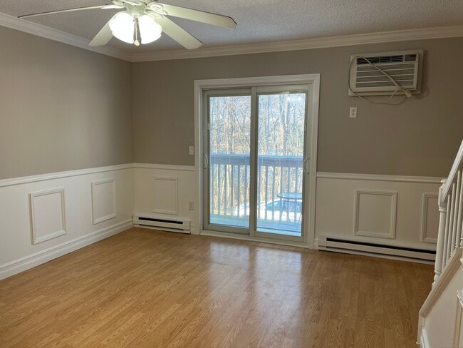 Foto del edificio - 585 Park Rd