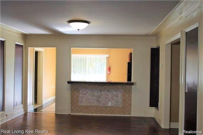 Building Photo - 16438 Claremont Dr