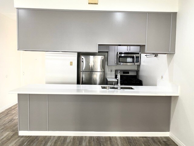 stainless steel appliances - 3742 Jasmine Ave