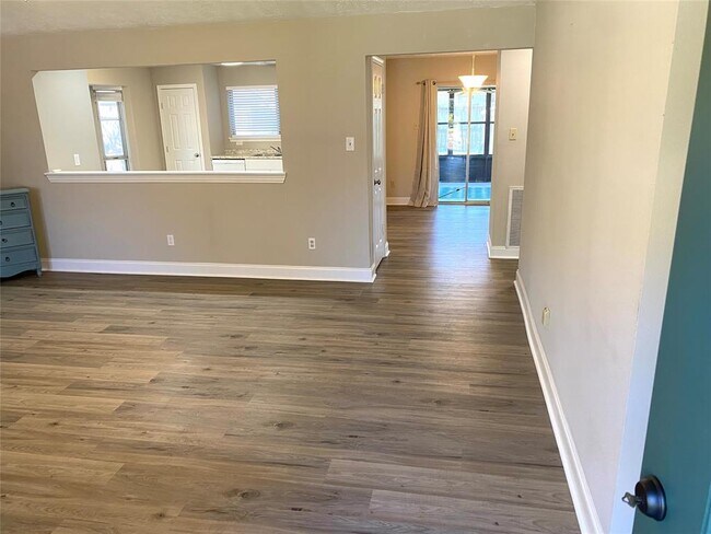 Foto del edificio - 911 E Primrose Meadows Cir
