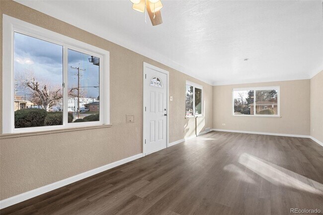 Foto del edificio - 2301 Newport St