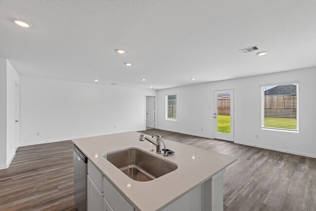 Building Photo - 40818 Hawthorne Glades St