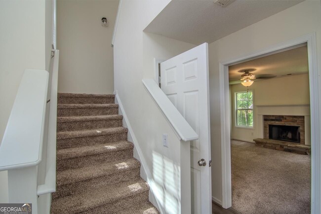 Building Photo - 28 Greystone Ridge