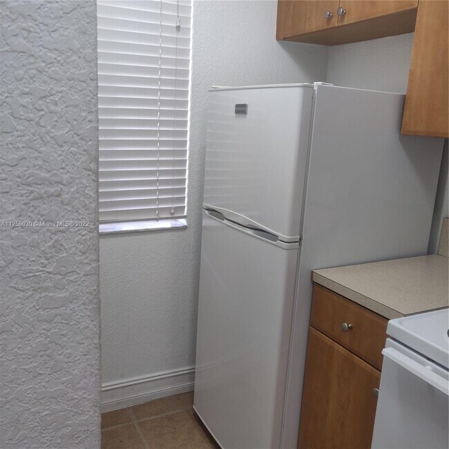 Foto del edificio - 7991 NW 8th St