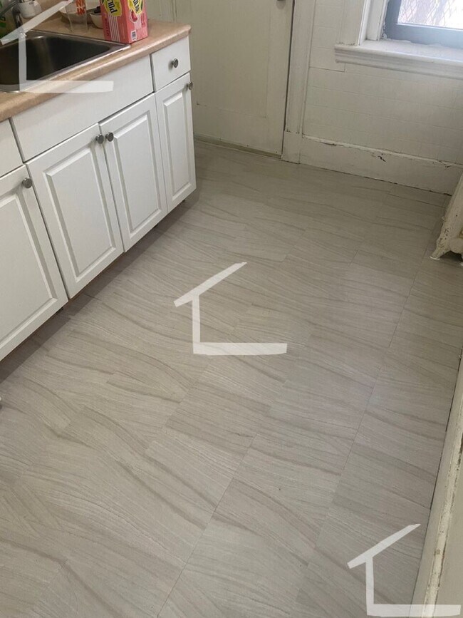 Foto del edificio - 2BR 1Bth unit. Heat/Hot Water included. Laundry onsite!