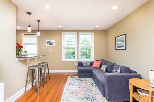 Foto del edificio - 1352 LONGFELLOW St NW