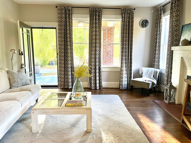 Building Photo - Charming 3-Bedroom Home in the Heart of Ol...