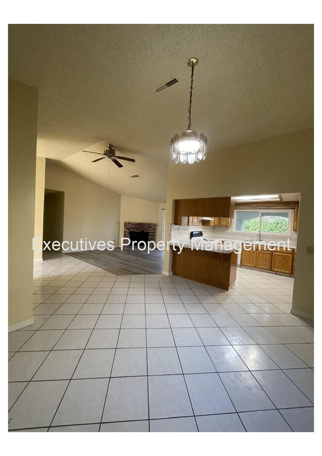 Foto del edificio - House for Rent|623 E Clinton Ave Atwater