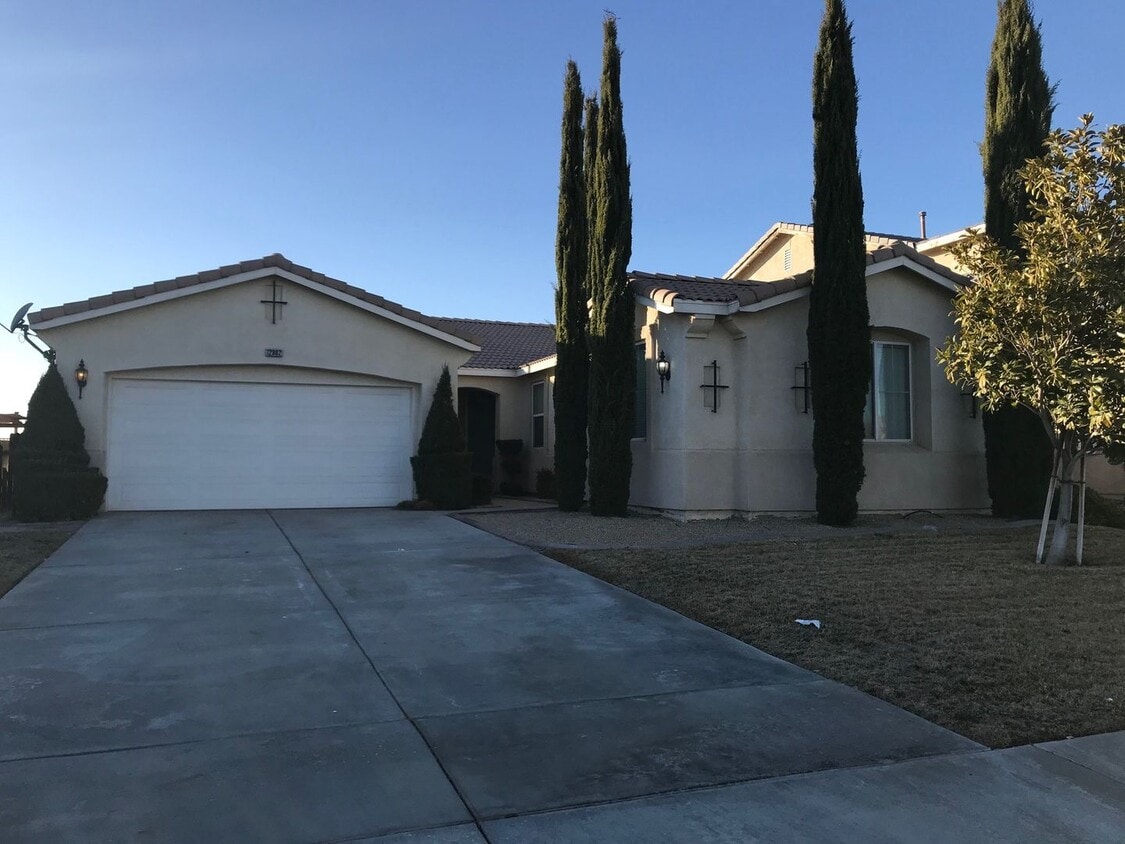 Primary Photo - 3 BEDROOM VICTORVILLE HOME IN SPRING VALLE...