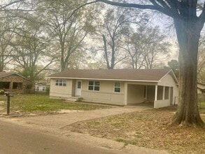 Building Photo - 3208 Virginia St