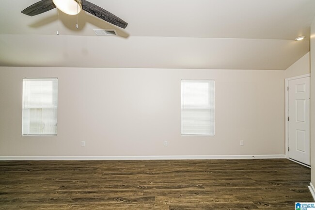 Foto del edificio - 148 Jonathan Dr