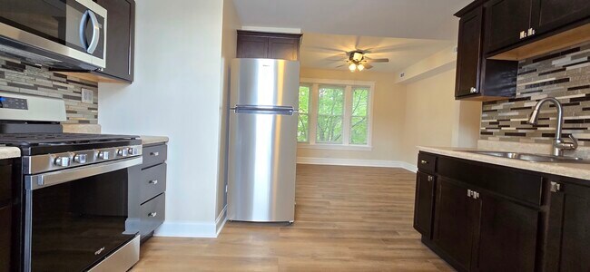 Building Photo - 3404 N Karlov Ave