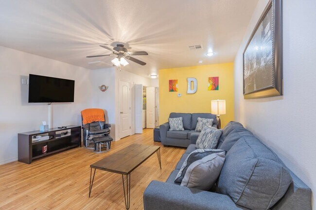 Foto del edificio - 800 Sherwood Dr