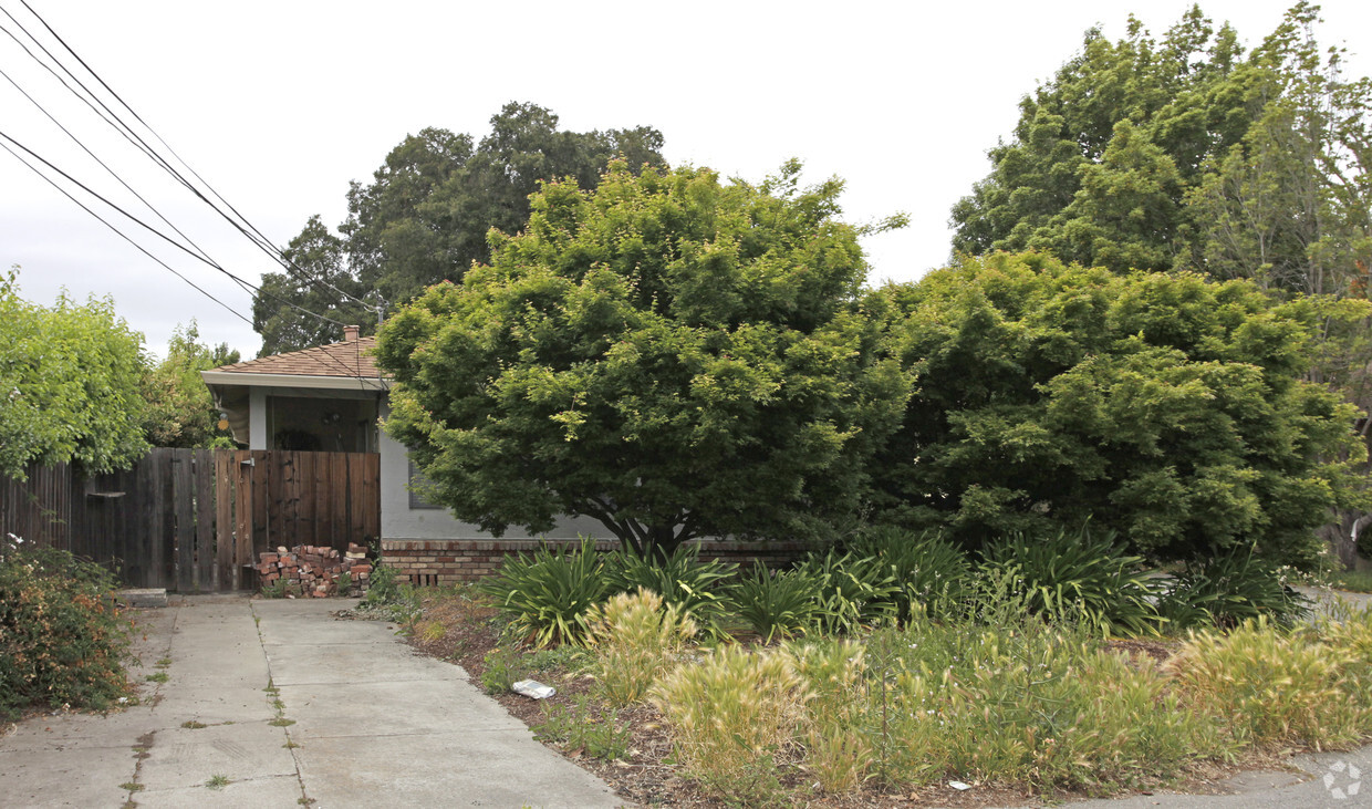 Building Photo - 281-285 Roble Ave
