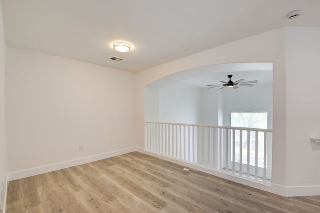 Building Photo - Gorgeous 3 bedroom 2.5 bathroom Townhome c...