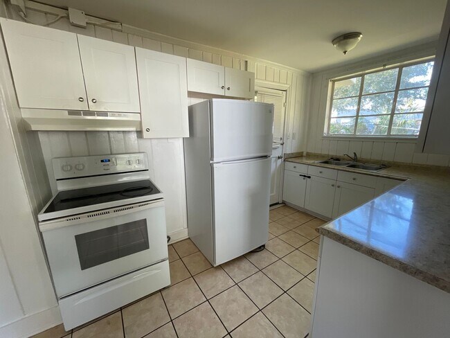 Foto del edificio - 3 bedroom 1 bathroom home for rent!