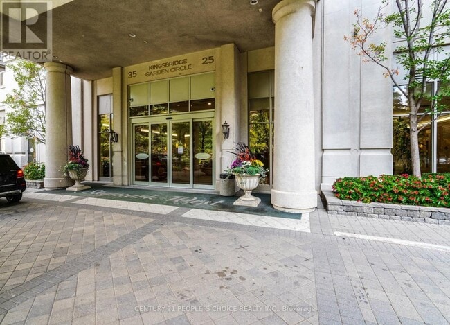 Building Photo - 25-PH25 Kingsbridge Garden Cir