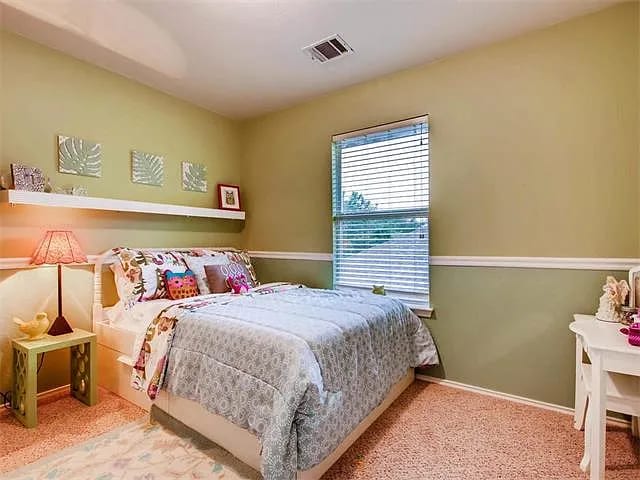 Foto del edificio - 2221 Speidel Dr