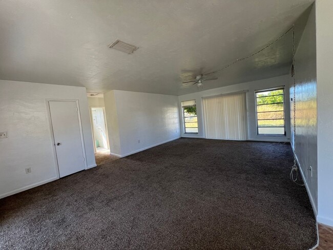 Building Photo - $1,200 ** Annual Lease ** 2 Bedroom / 1 Ba...