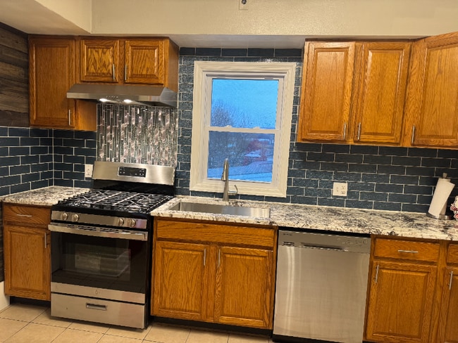 Building Photo - 437 Elm Ave