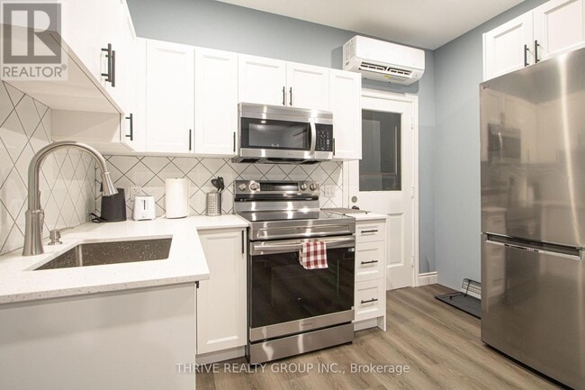 Building Photo - 140 Ridout St S