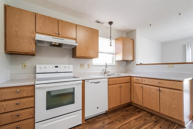 Building Photo - Cute 3 Bedroom