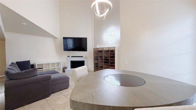 Foto del edificio - 9809 Richmond Ave.