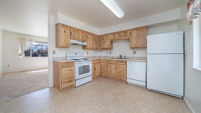 Foto del edificio - Cute Updated Village Seven Rancher