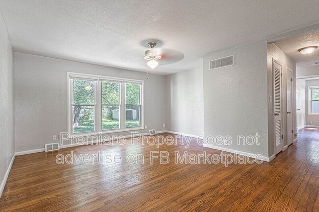 Building Photo - 1112 E Elm St