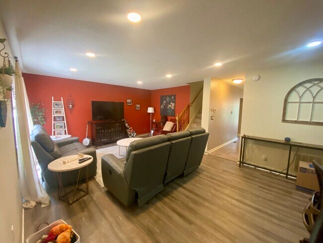 Building Photo - 123 Tory Cir