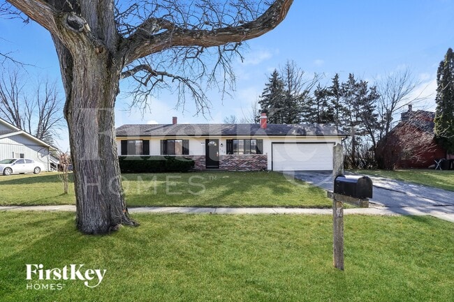 Building Photo - 915 Camelot Dr