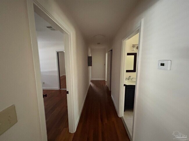 Foto del edificio - 1240 Dunmire St