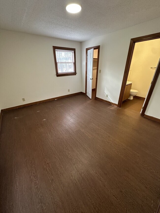 Building Photo - 3530 Ivy Commons Dr