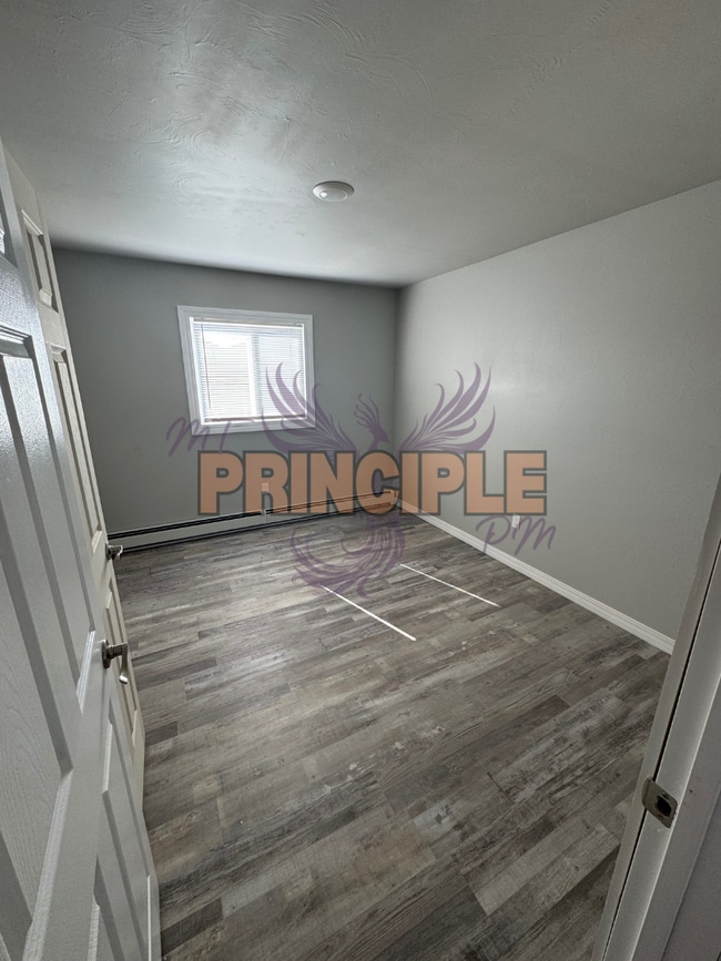 Building Photo - Renovated 2 bedroom Duplex on the flats