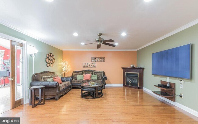 Building Photo - 21 Comet Cir