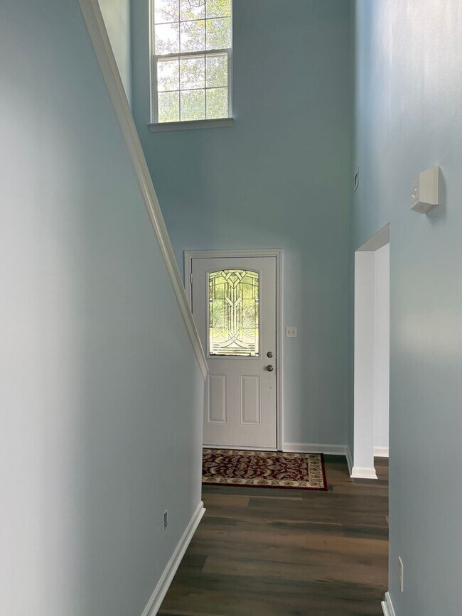 Foto del edificio - Updated Raleigh Home with Solar Savings & Fenced Backyard