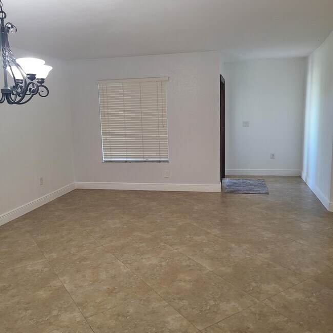 Foto del edificio - 3301 NW 191st St