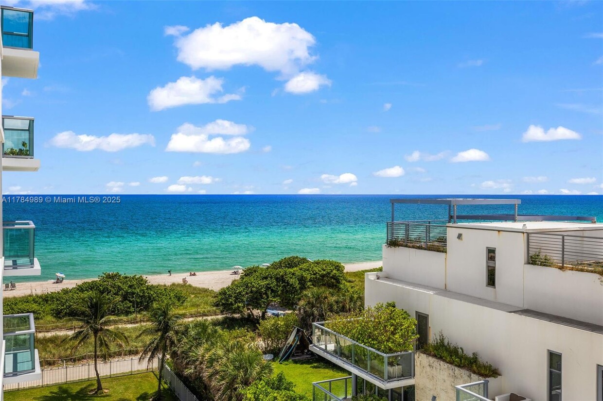 Primary Photo - 9511 Collins Ave