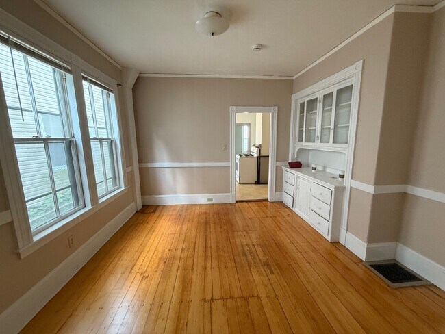 Foto del edificio - 48 Rindge Ave