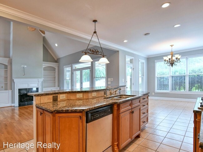 Building Photo - 4 br, 3.5 bath House - 1856 Greywell Rd