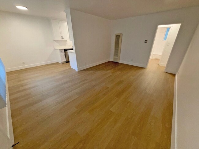 Building Photo - 3685 Mentone Ave