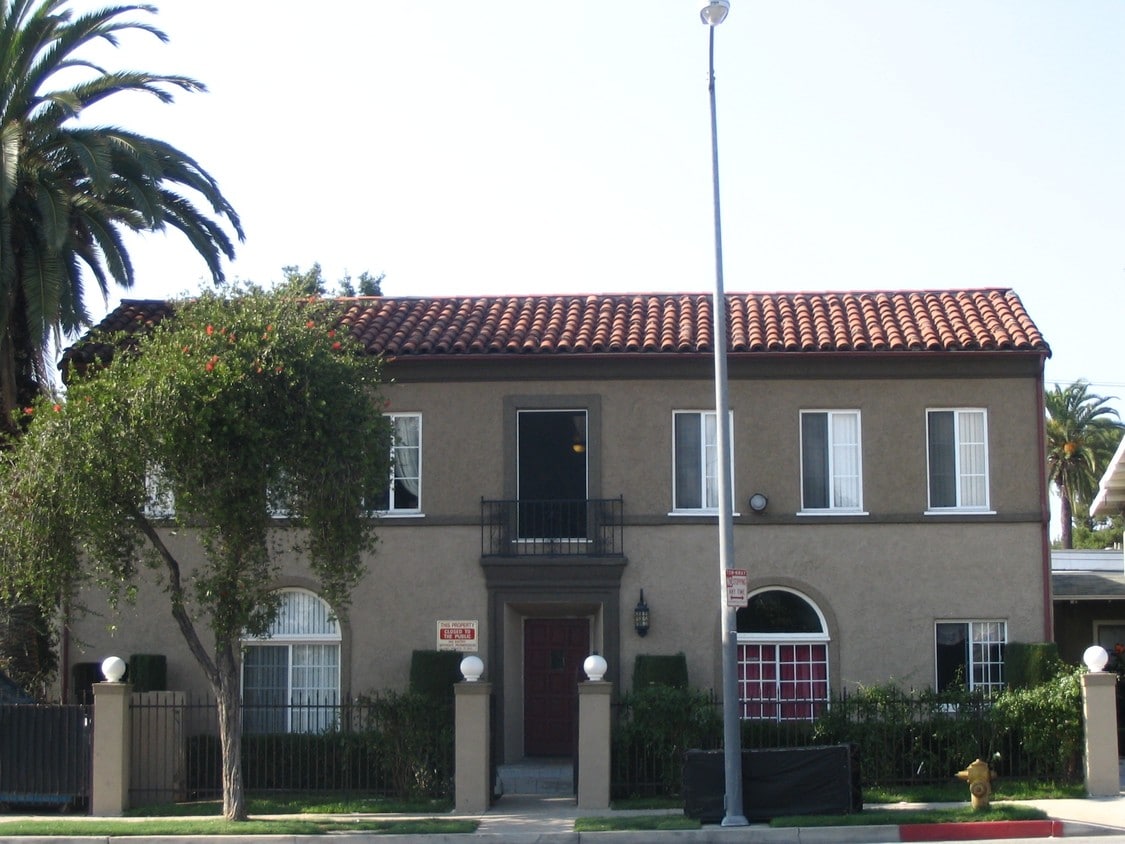 Primary Photo - 2329 Crenshaw Blvd