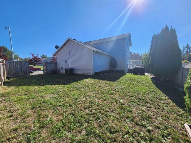 Building Photo - 19420 Valley View Dr