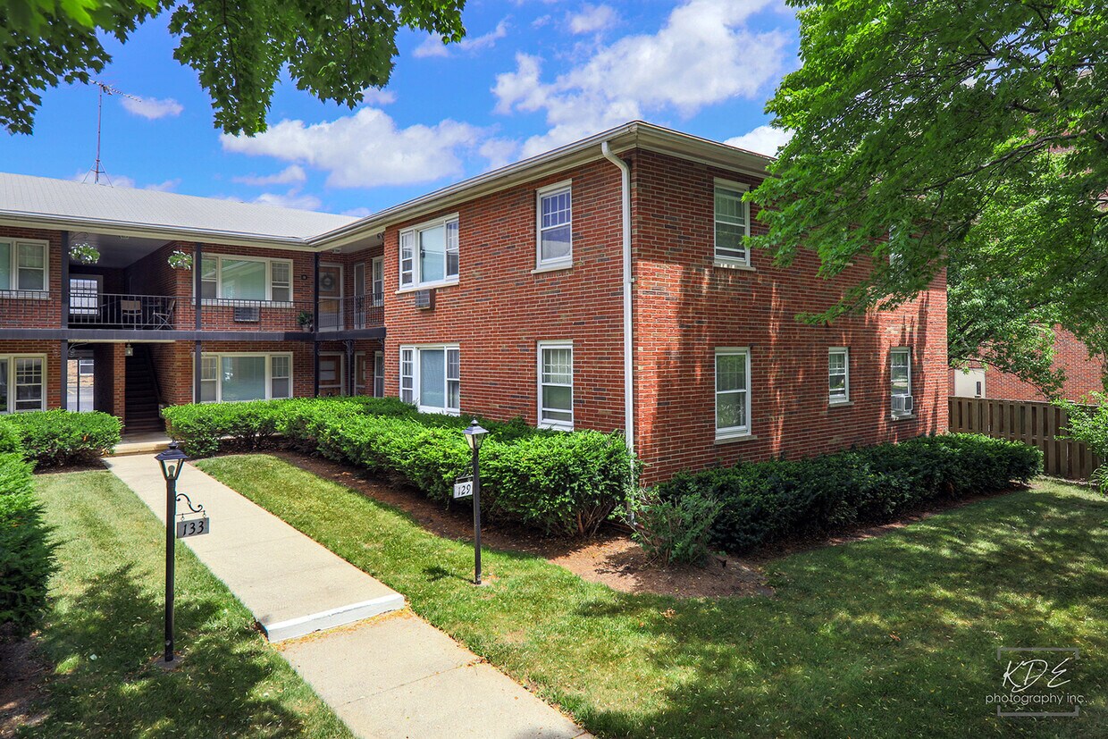 Foto principal - 129-133 E Franklin Ave
