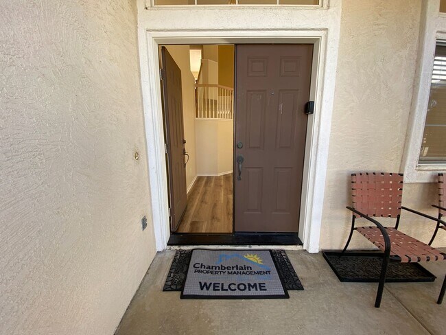 Foto del edificio - Beautiful Spacious 3BR/2.5BA Located in th...