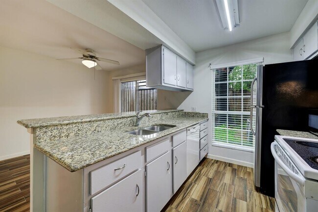 Foto del edificio - 5807 Beverly Hill St